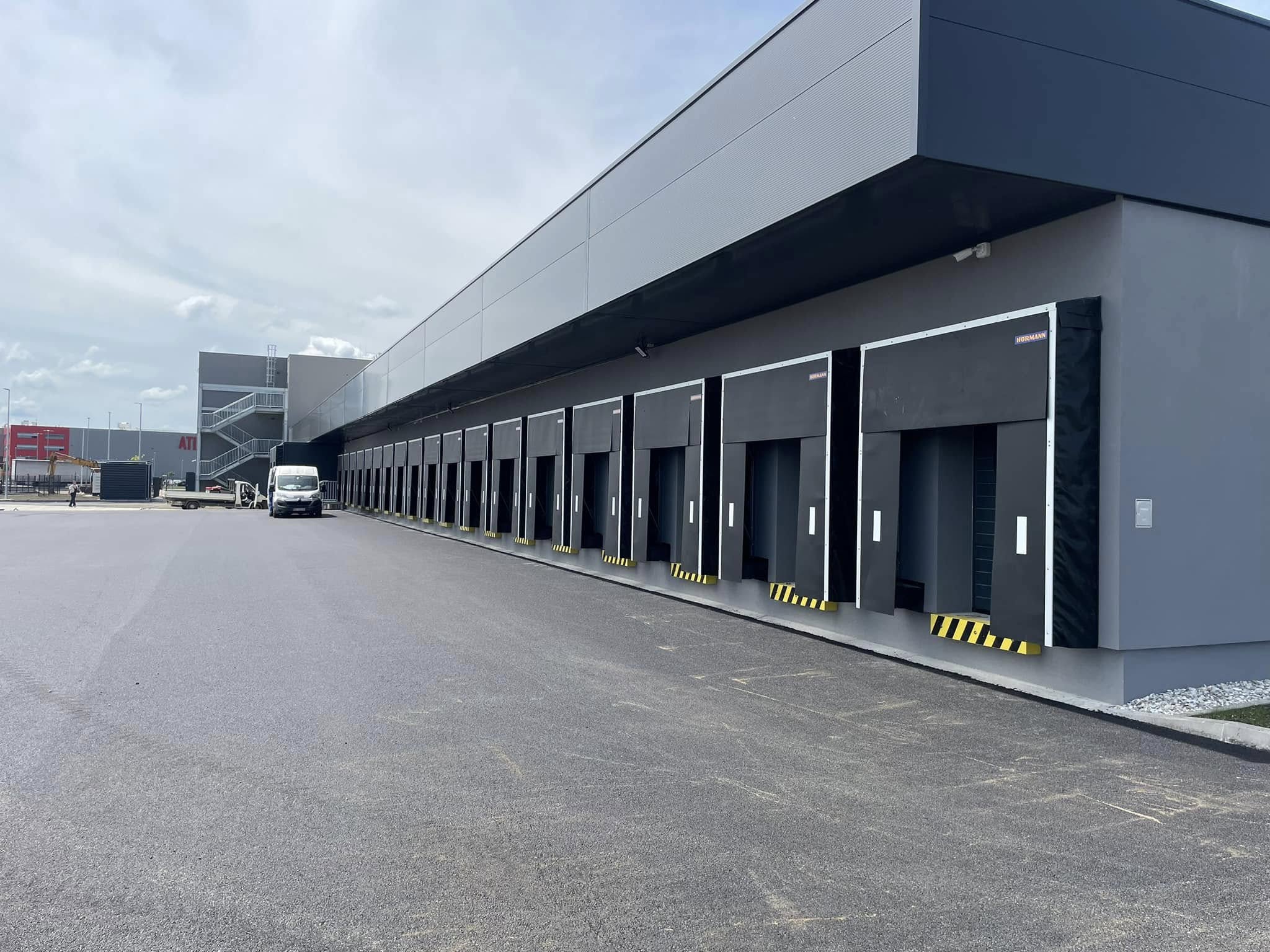 Pretovarna rampa na logističkom objektu